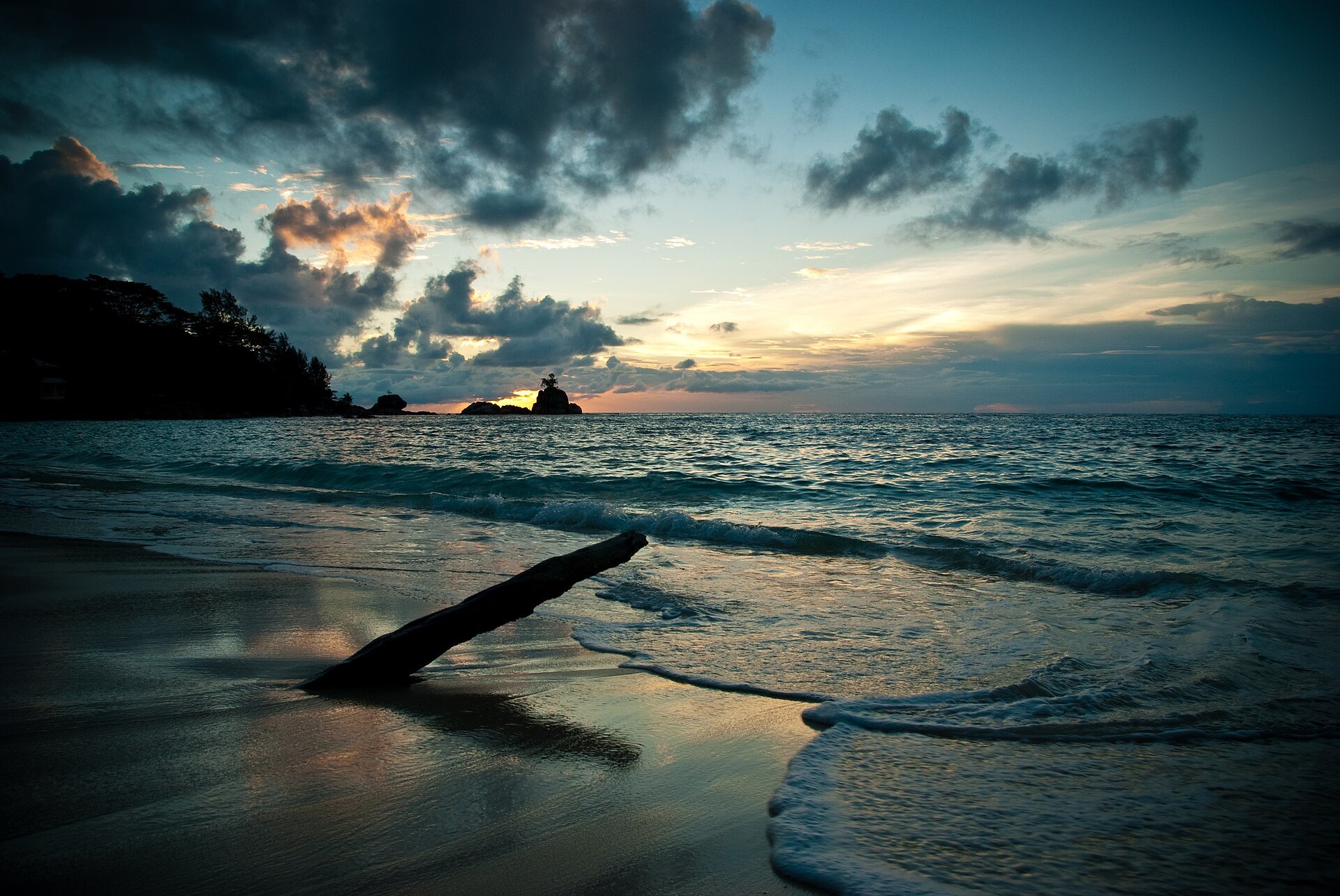Anse Soleil, Mahé, spokojna zatoczka na rodzinę